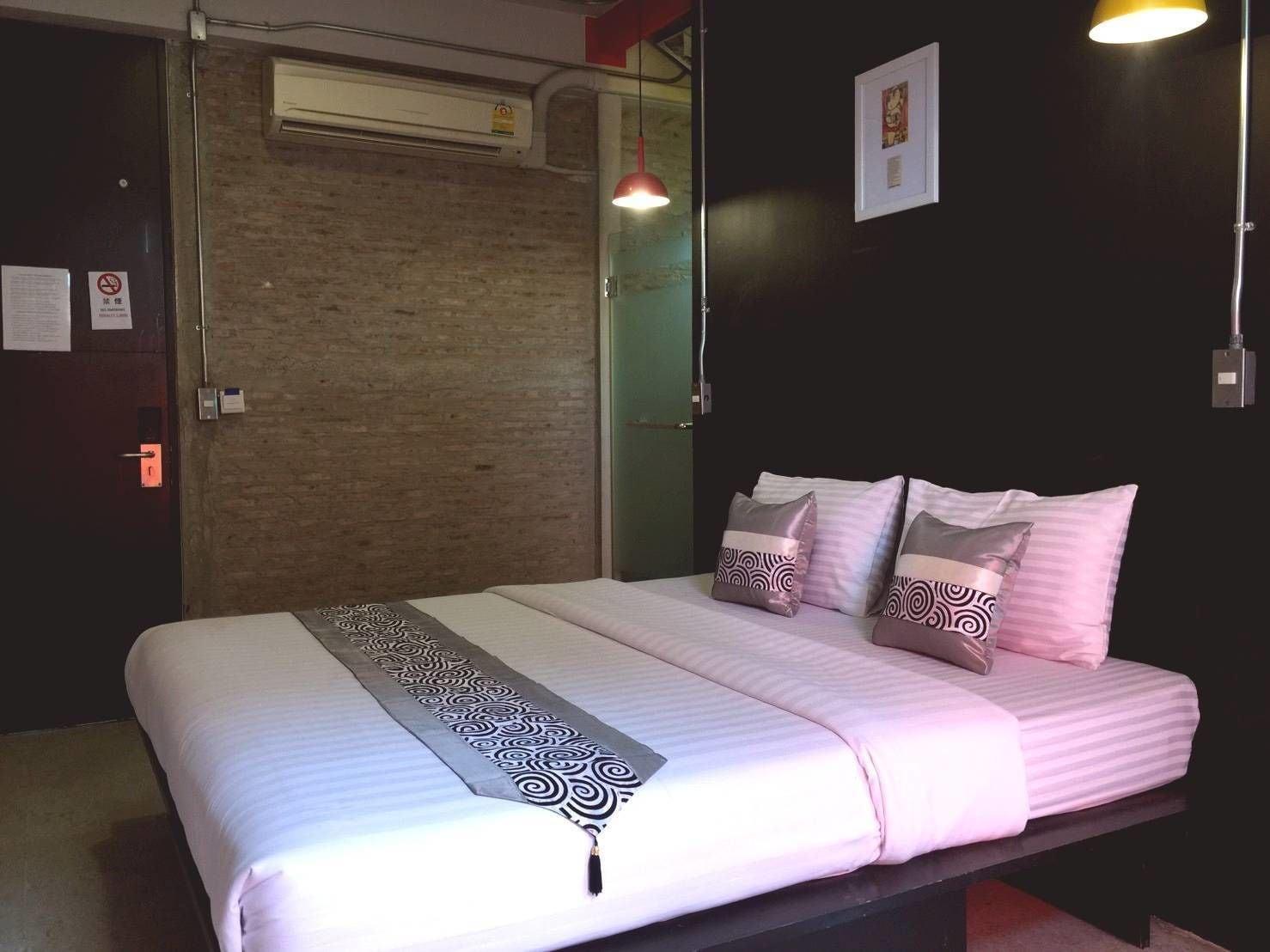Silom Art Hostel Bangkok Esterno foto