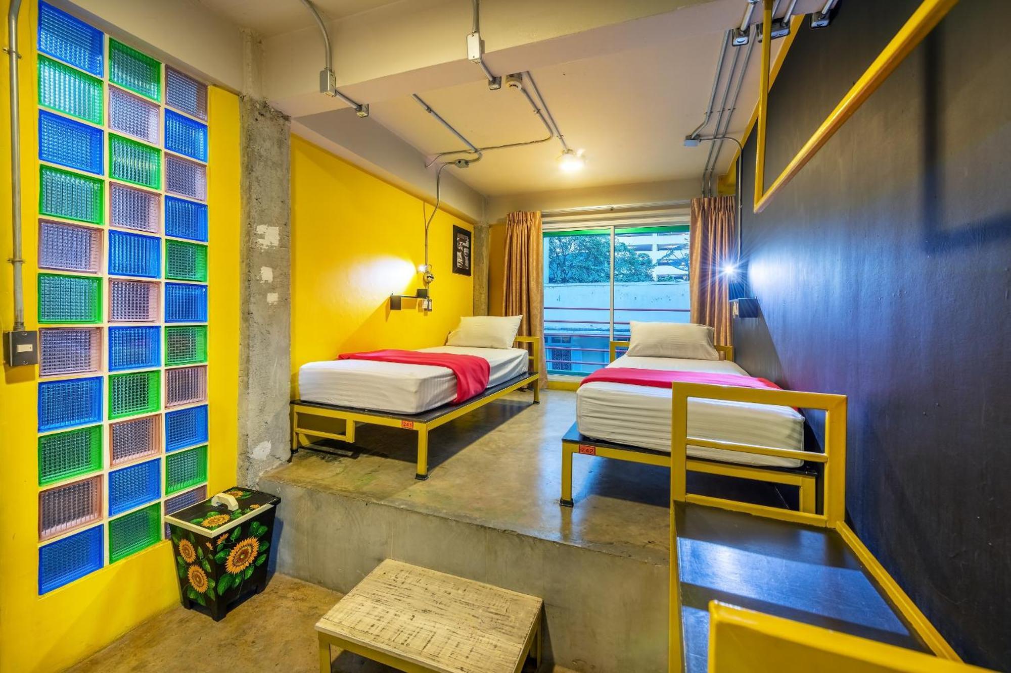 Silom Art Hostel Bangkok Esterno foto