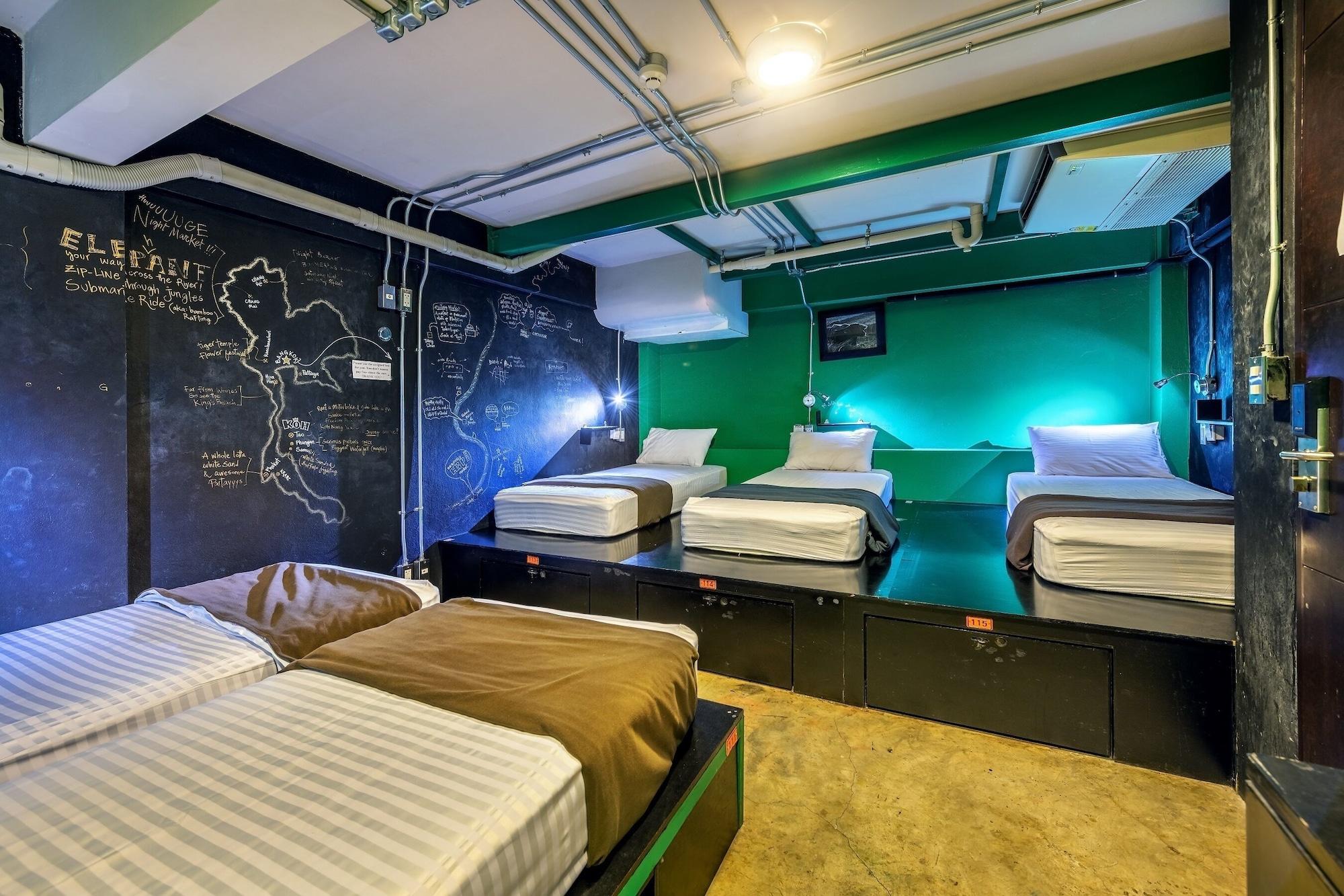 Silom Art Hostel Bangkok Esterno foto