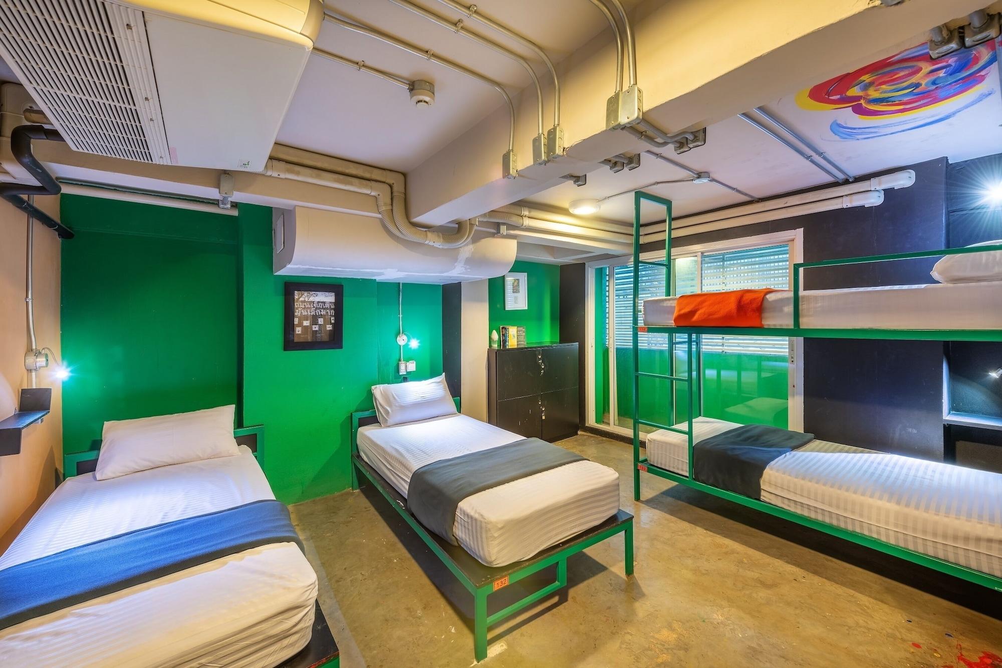 Silom Art Hostel Bangkok Esterno foto