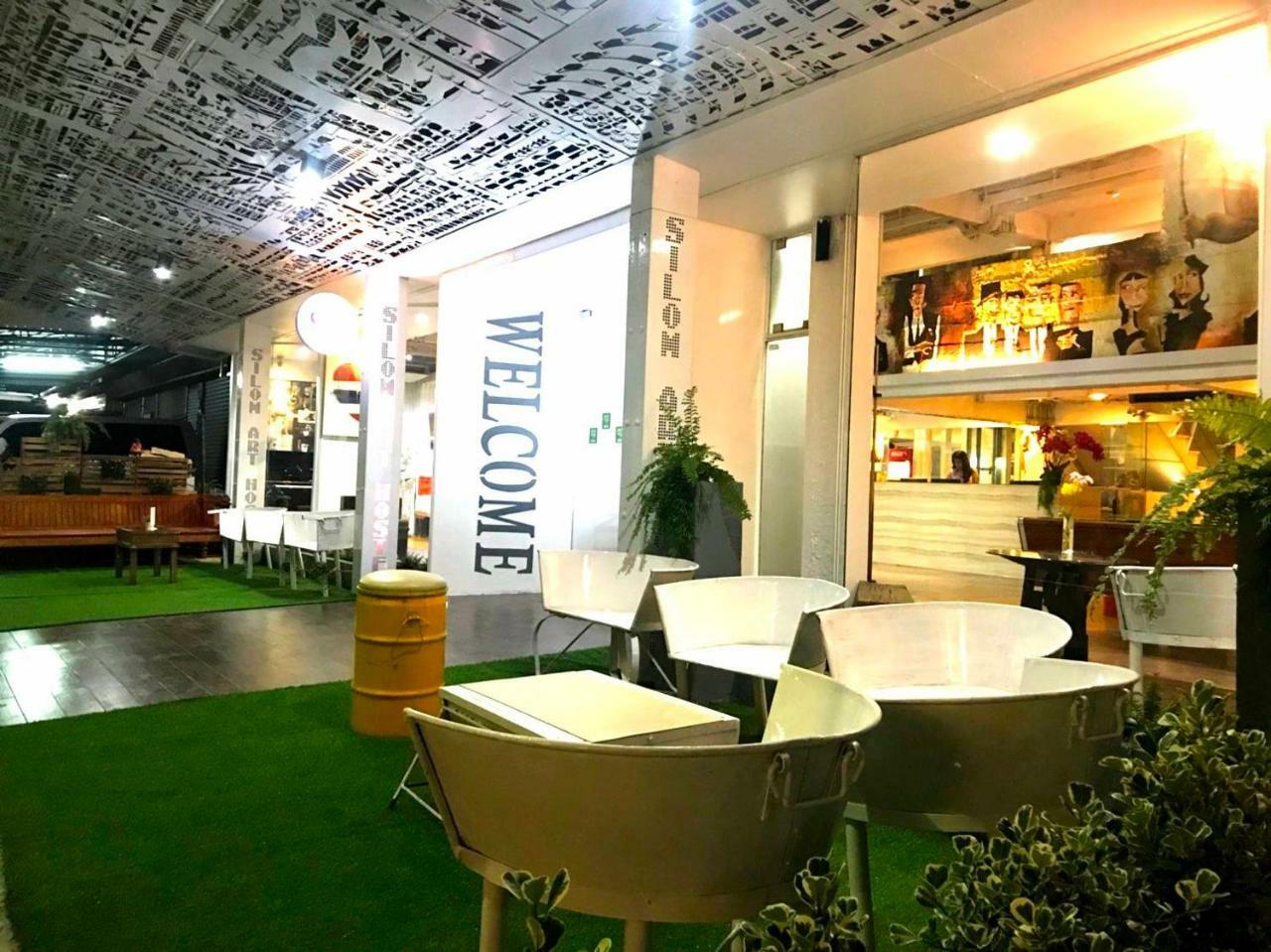 Silom Art Hostel Bangkok Esterno foto