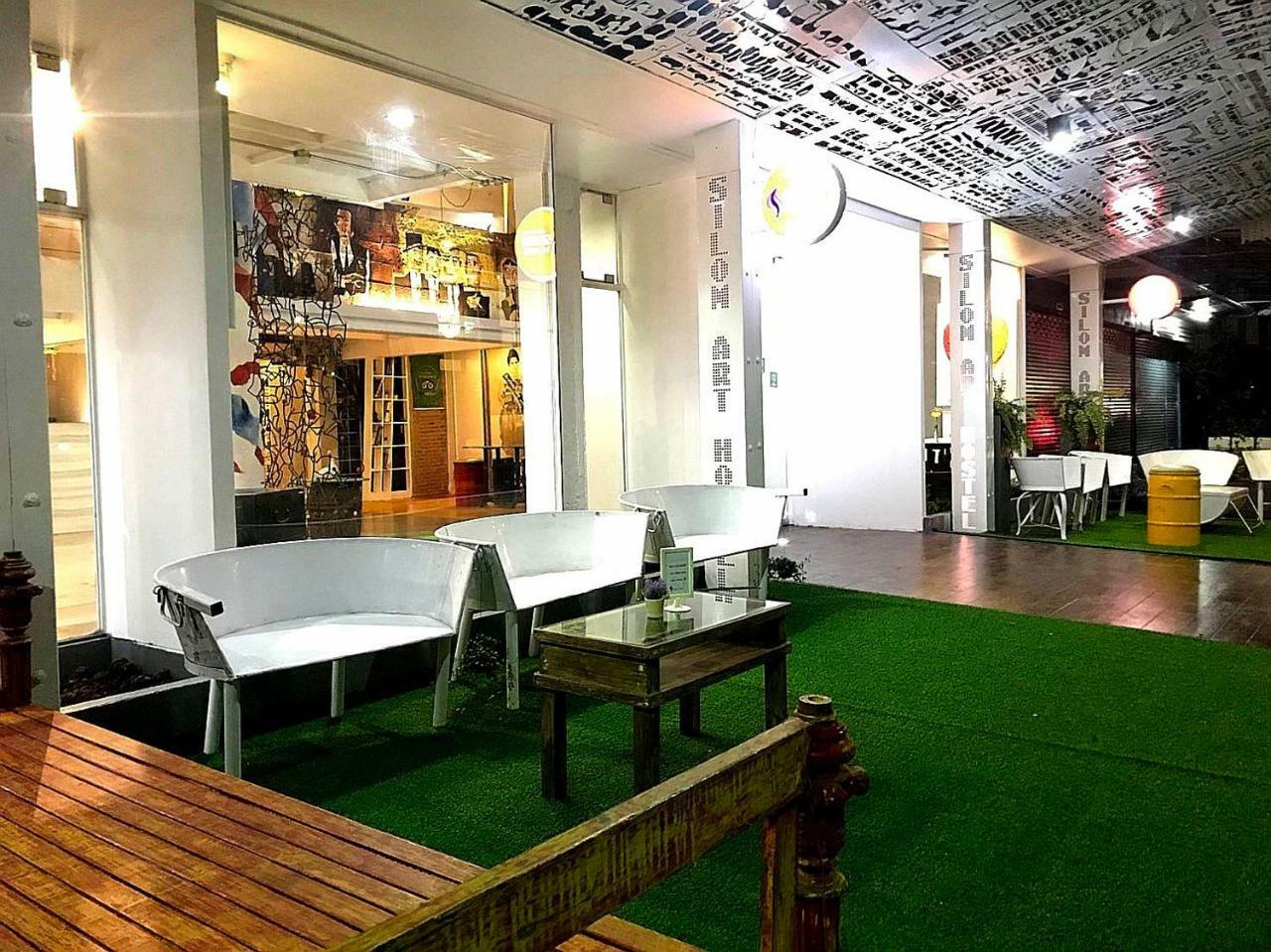 Silom Art Hostel Bangkok Esterno foto