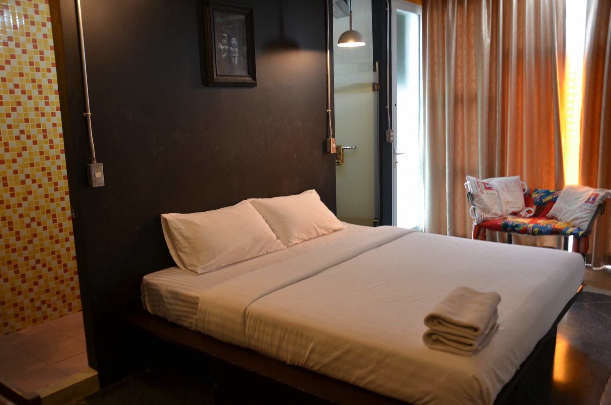 Silom Art Hostel Bangkok Esterno foto