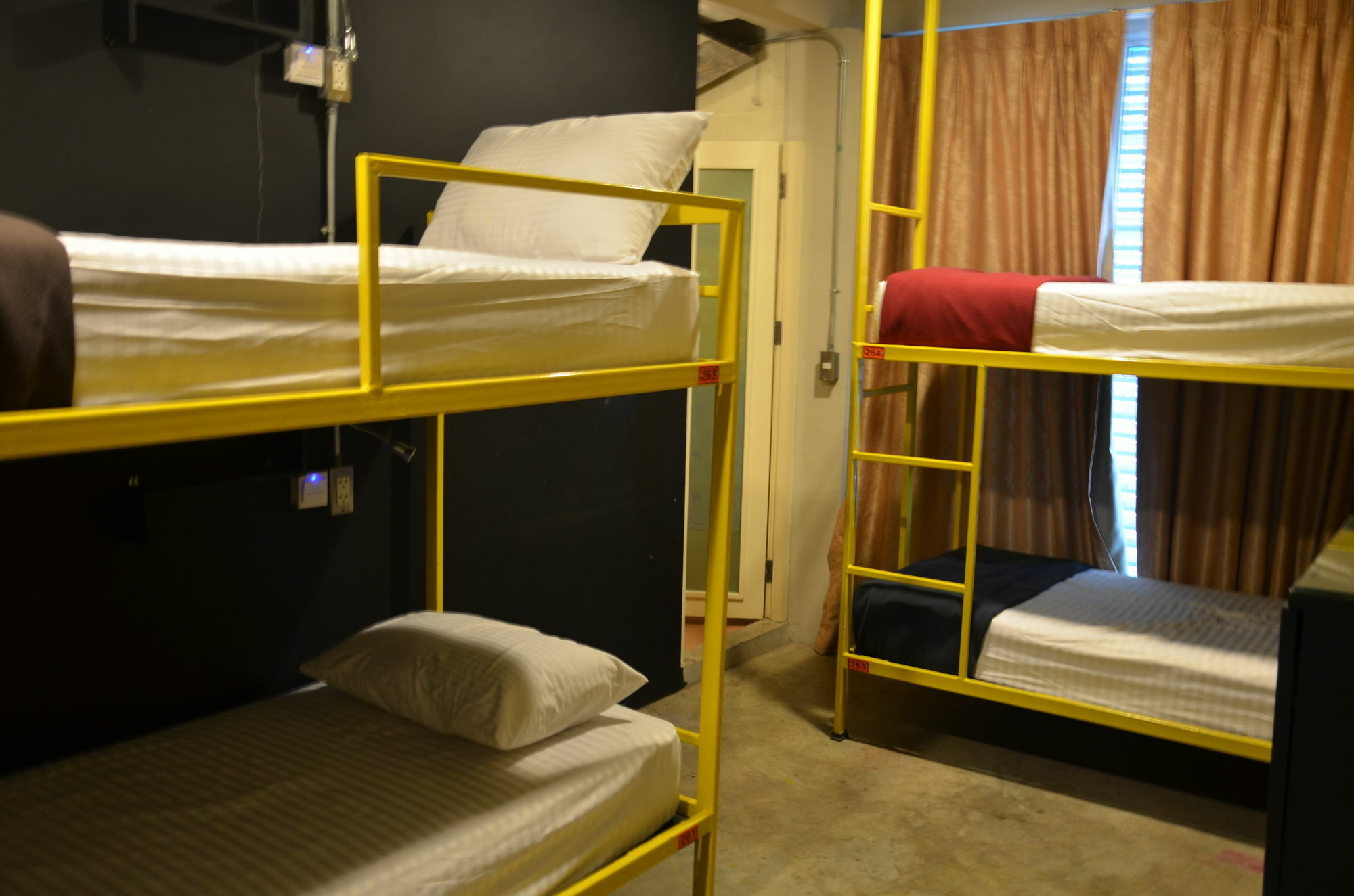 Silom Art Hostel Bangkok Esterno foto