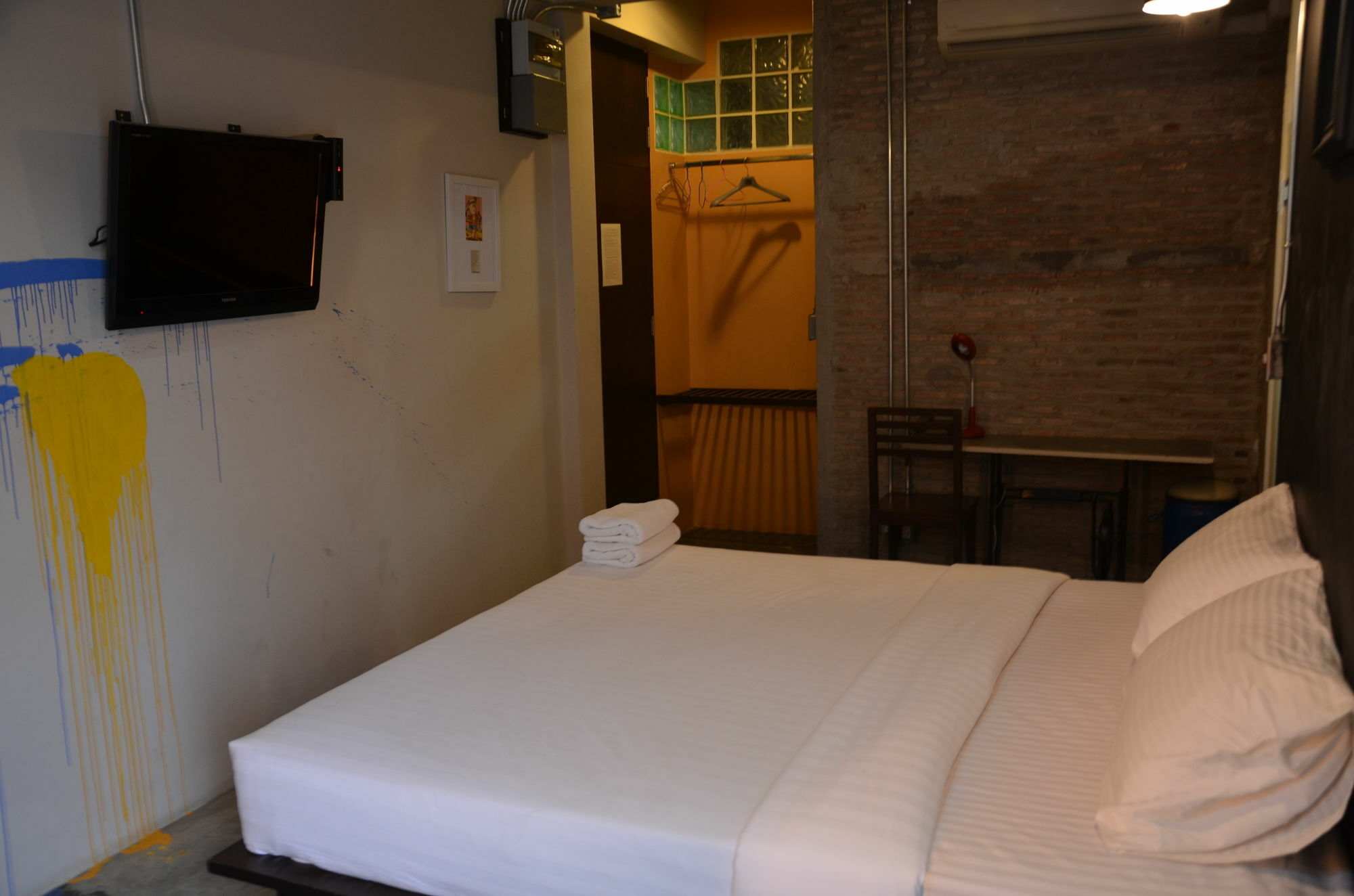 Silom Art Hostel Bangkok Esterno foto