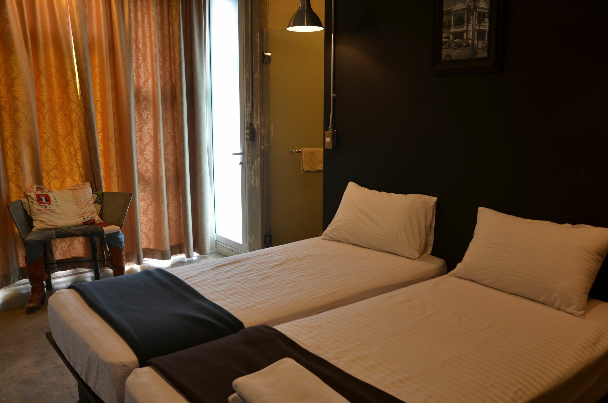 Silom Art Hostel Bangkok Esterno foto