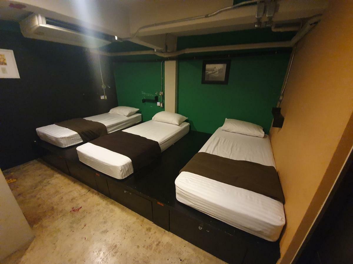 Silom Art Hostel Bangkok Esterno foto