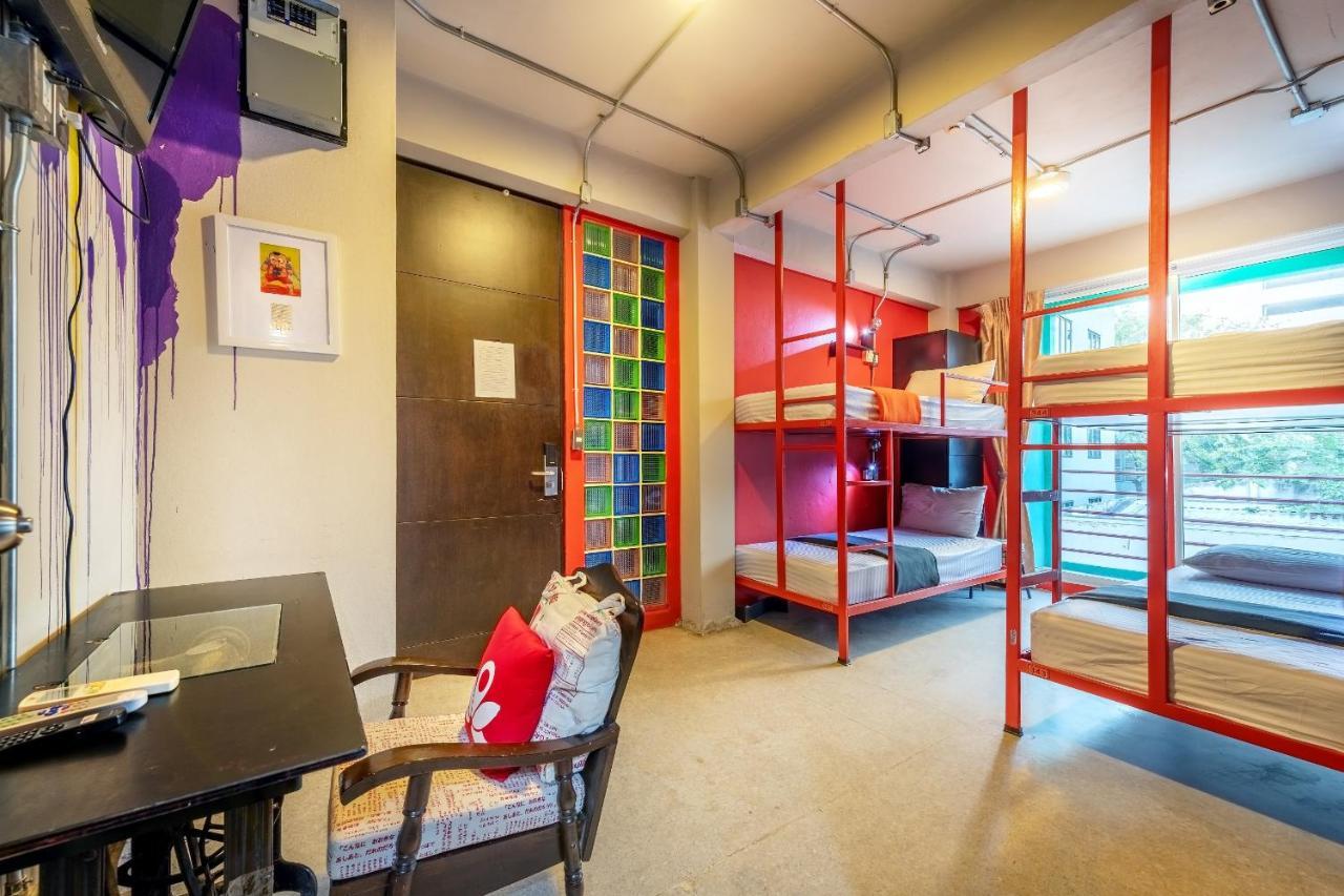 Silom Art Hostel Bangkok Esterno foto
